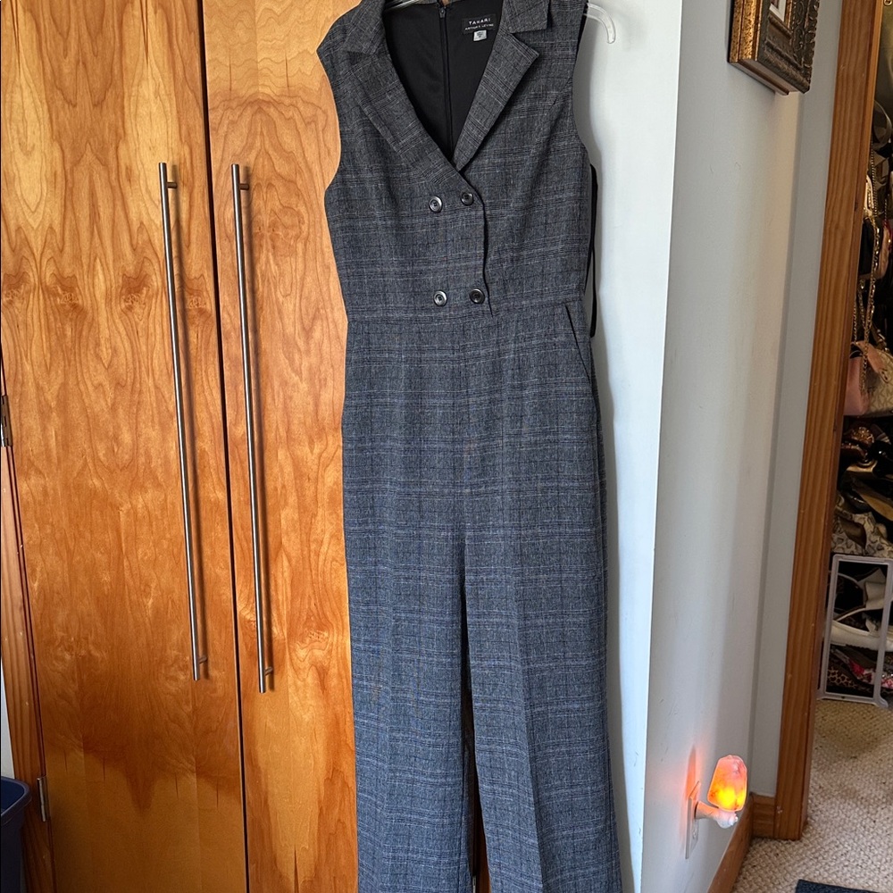Tahari Sleeveless Gray Plaid Wide-Leg Jumpsuit brand new adorable